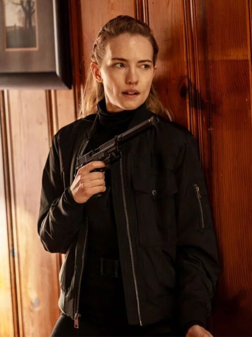 Lara Travers Black Jacket